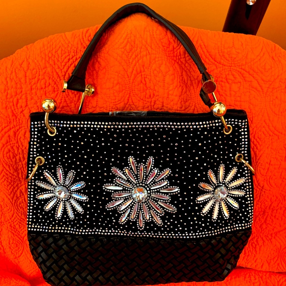 The daisy rhinestone boutique satchel! New!